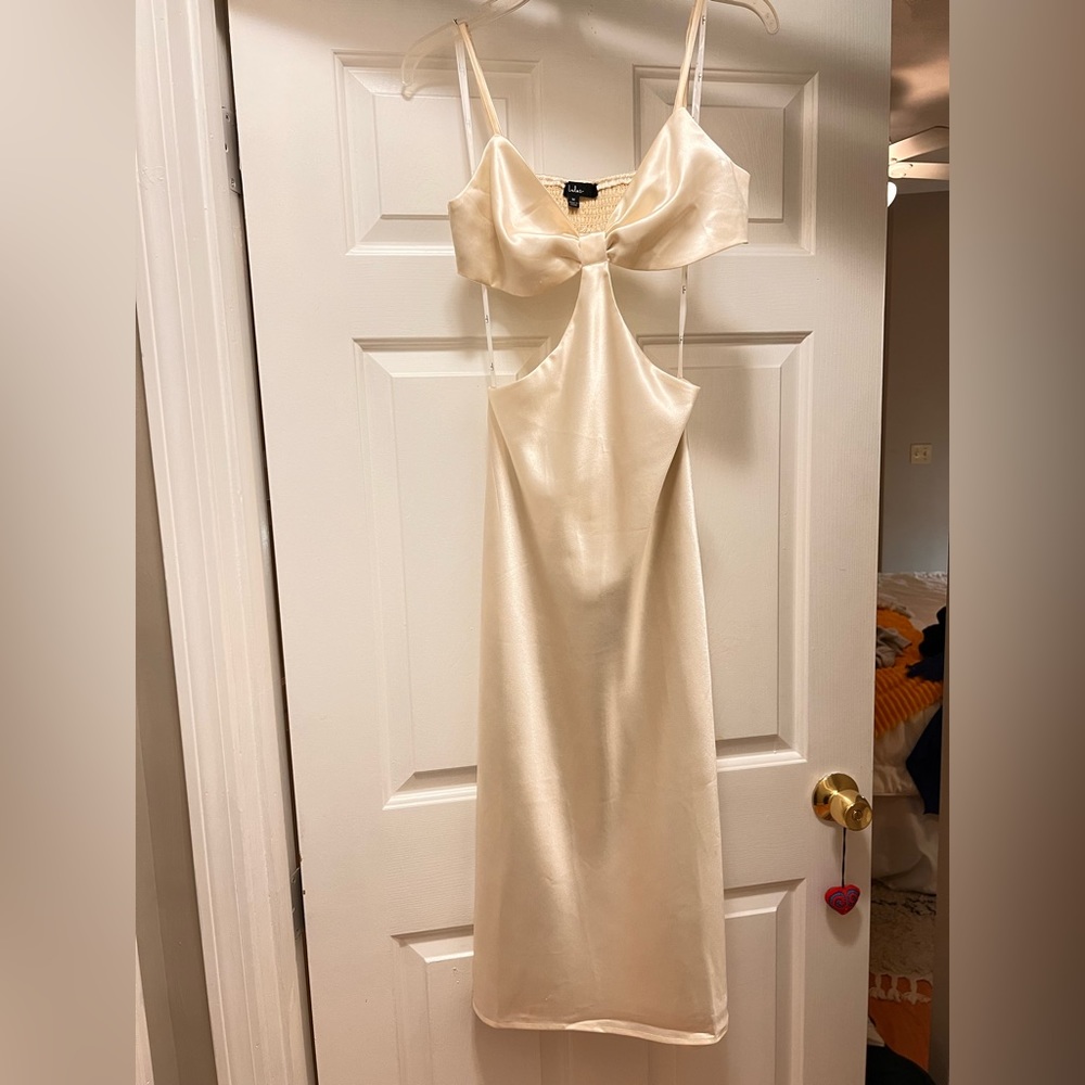 Lulu’s white, satin, cut-out, midi-dress!
